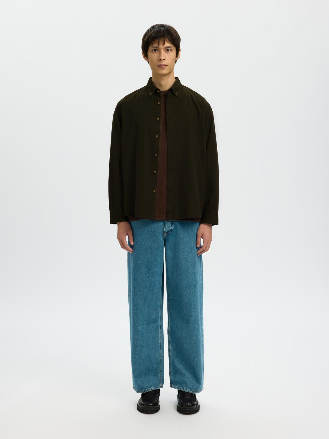 model_shot-front_full