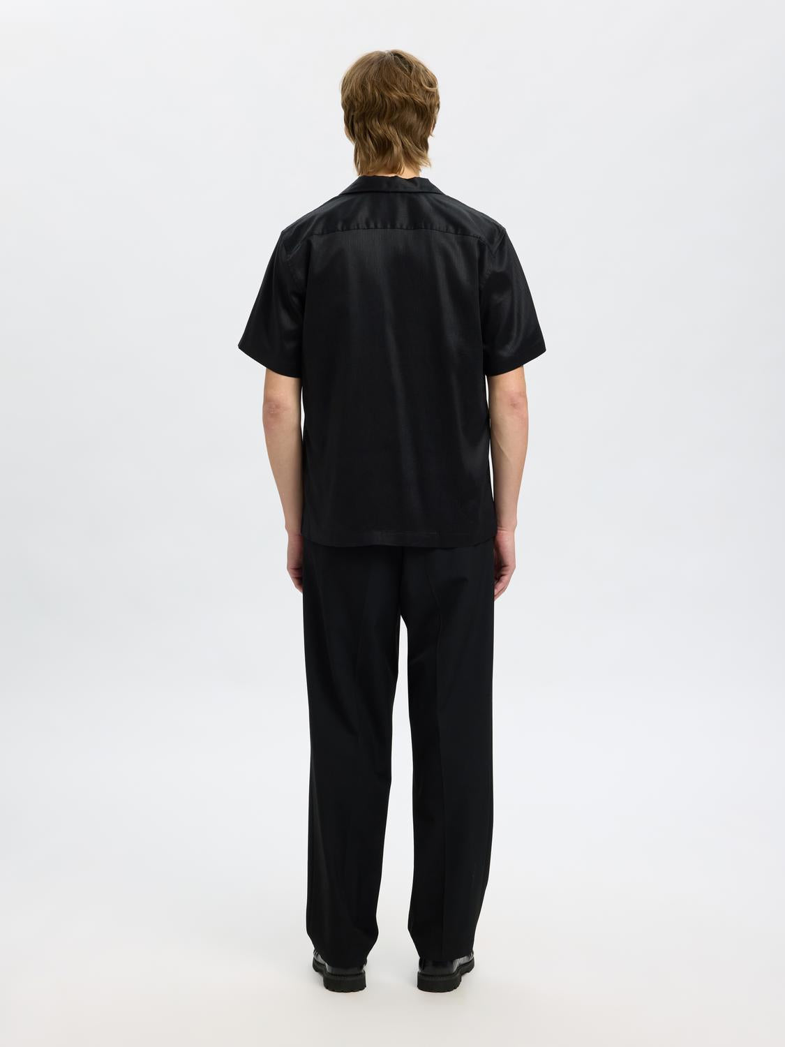 model_shot-back