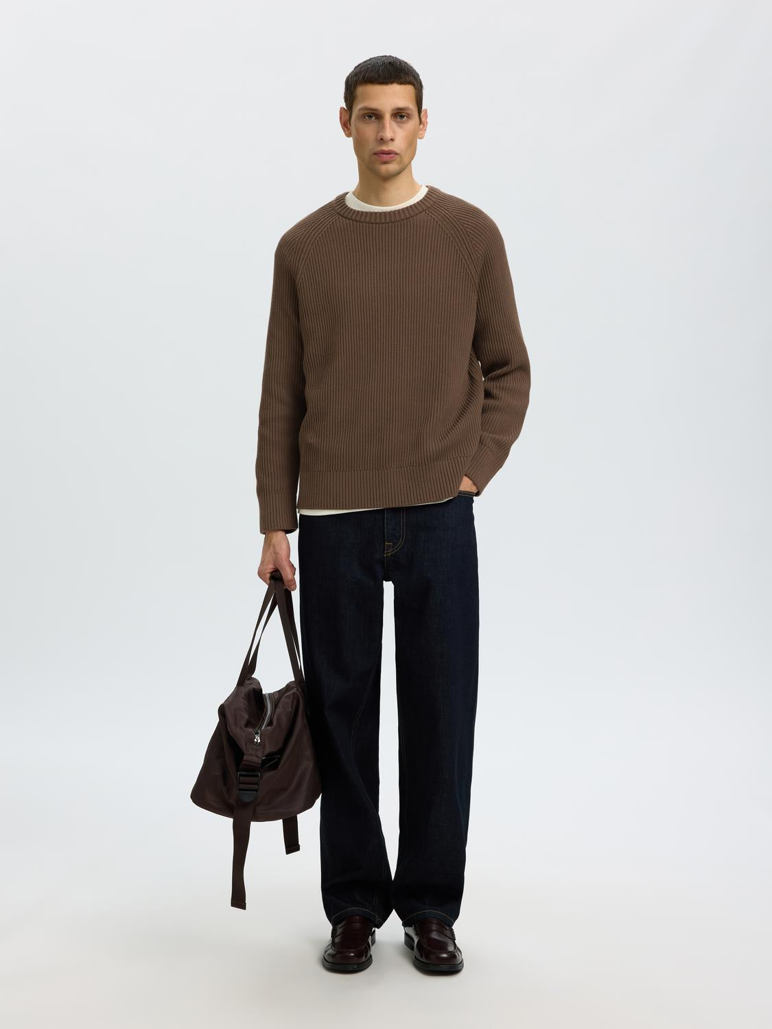 model_shot-front_full