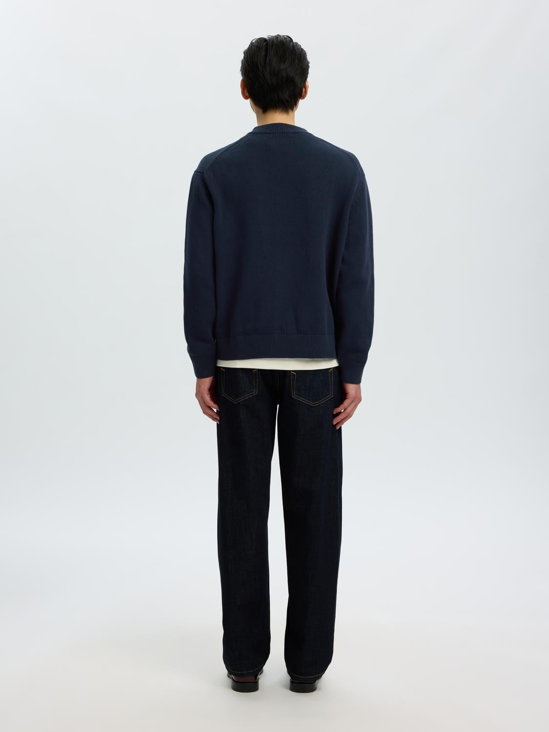 model_shot-back