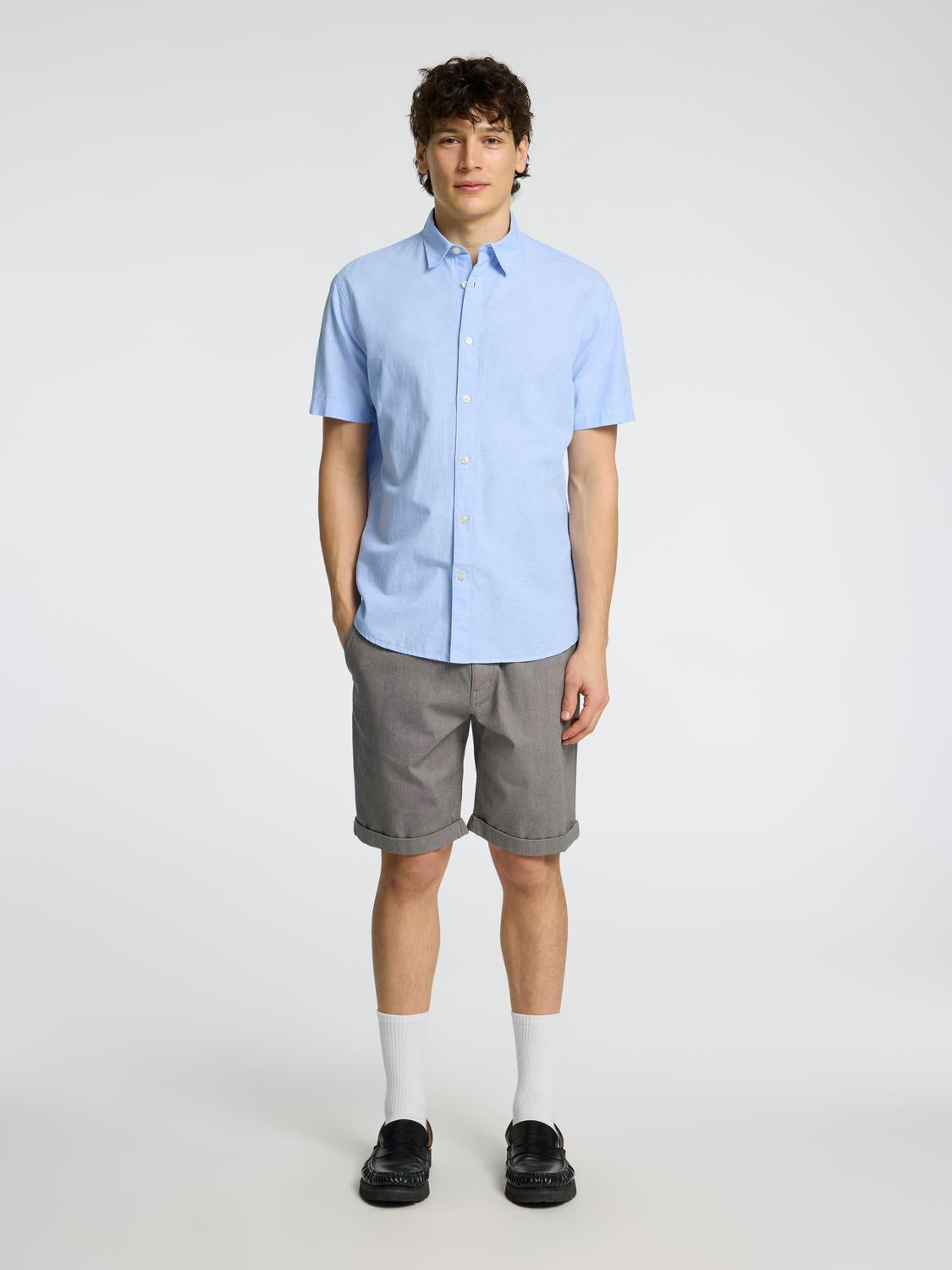 model_shot-front_full