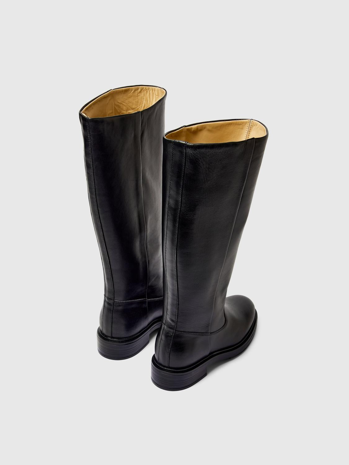 model_shot-front_full