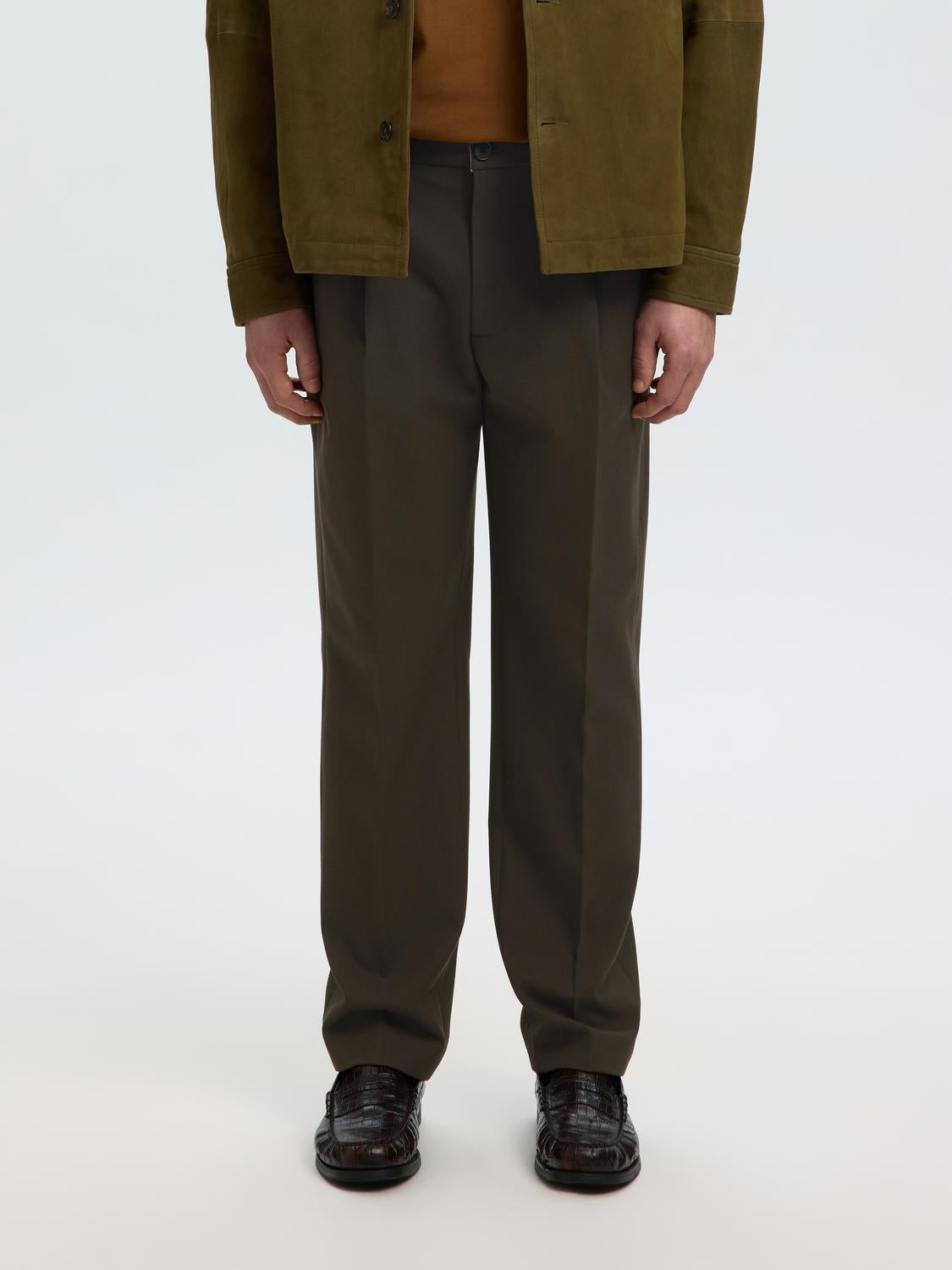 model_shot-front