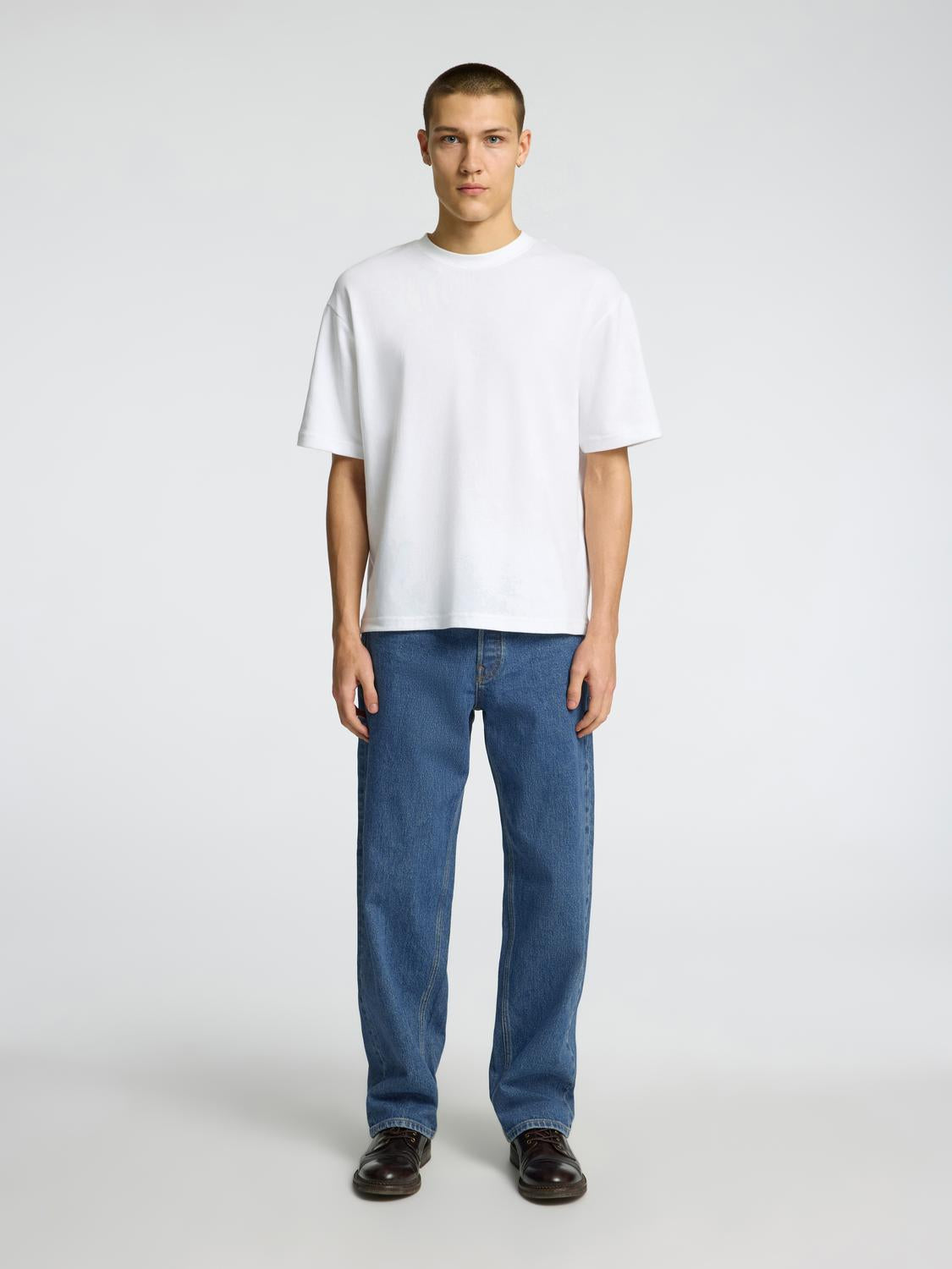 model_shot-front_full