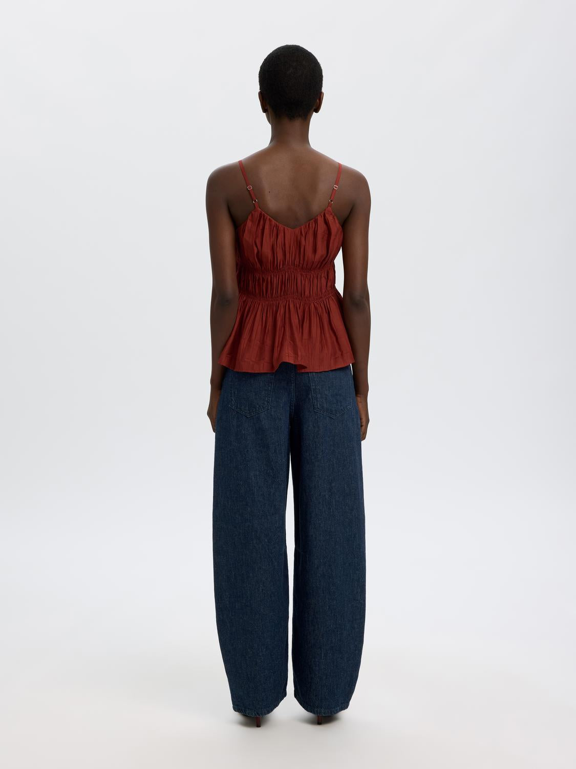 model_shot-back
