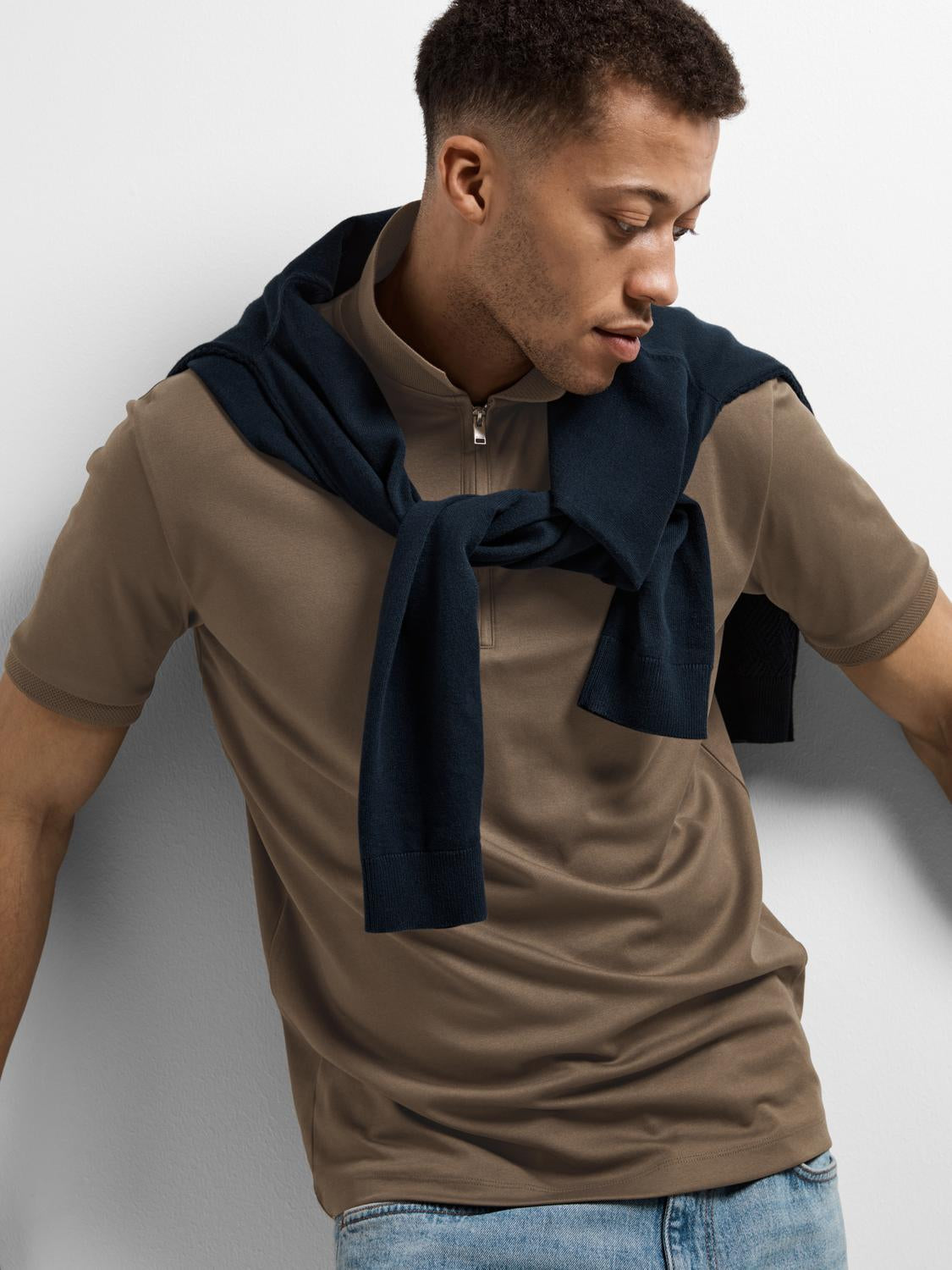 model_shot-creative