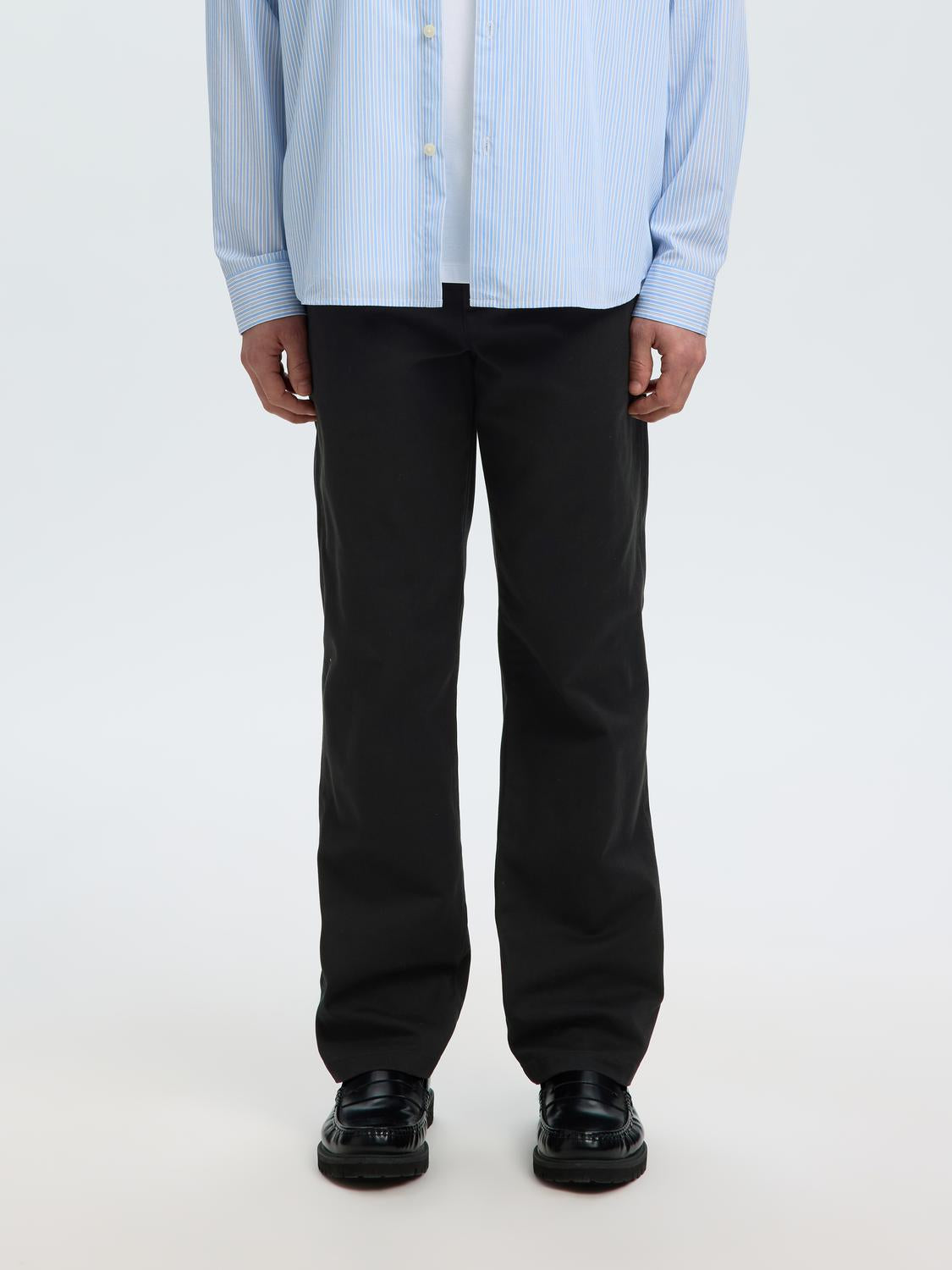 model_shot-front