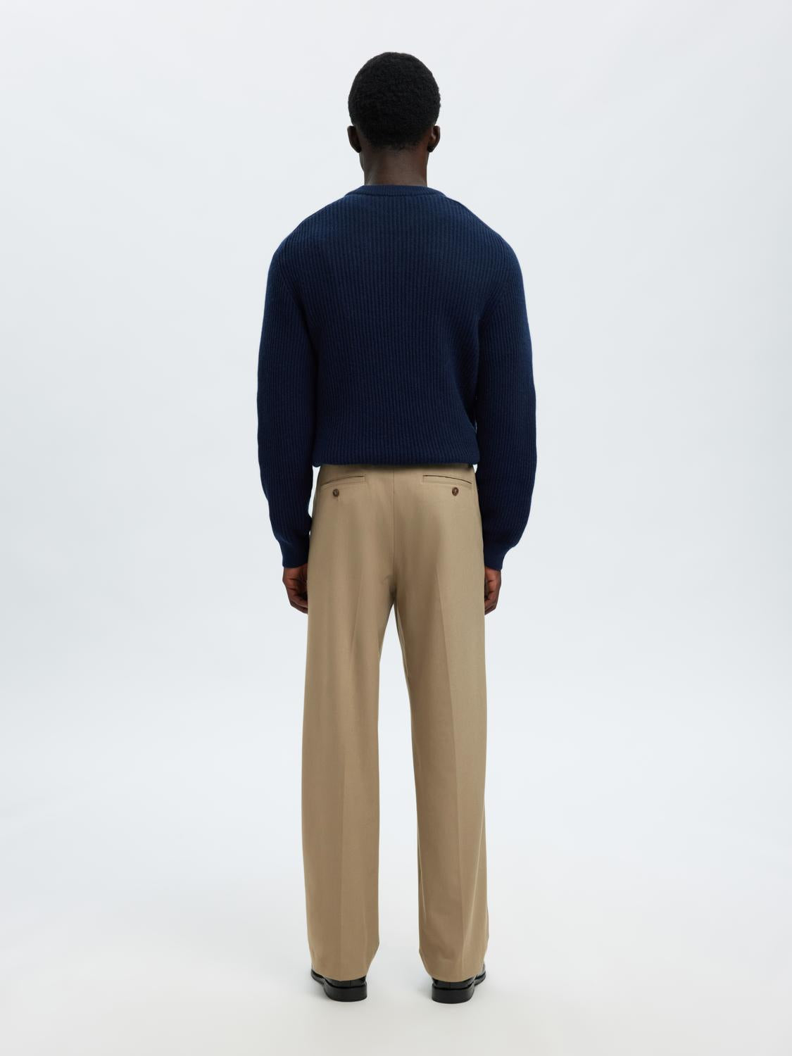 model_shot-back