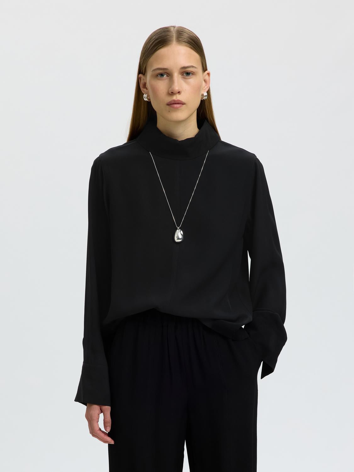model_shot-front