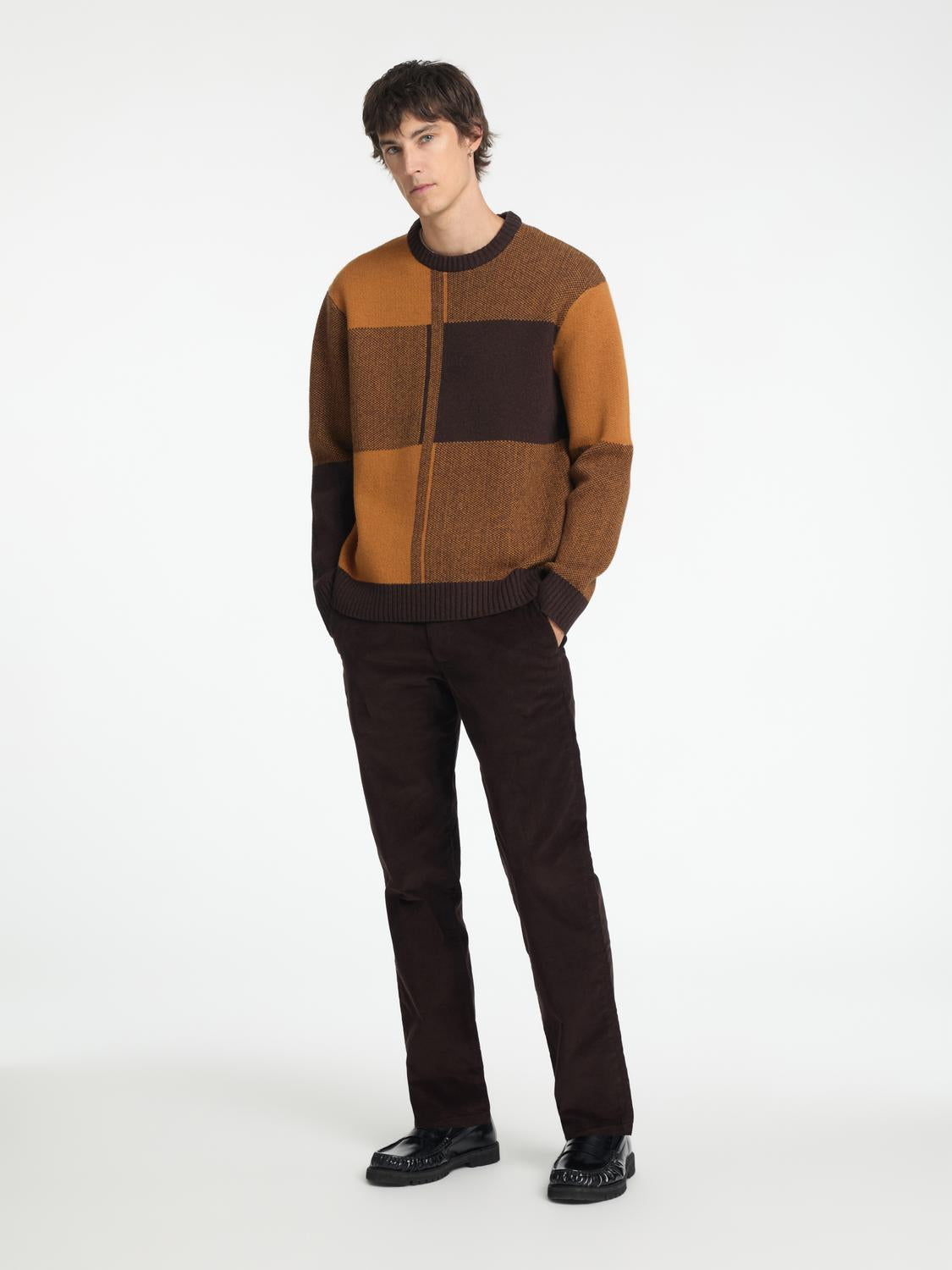 model_shot-front_full