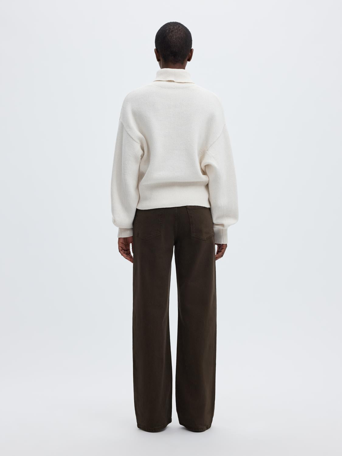 model_shot-back