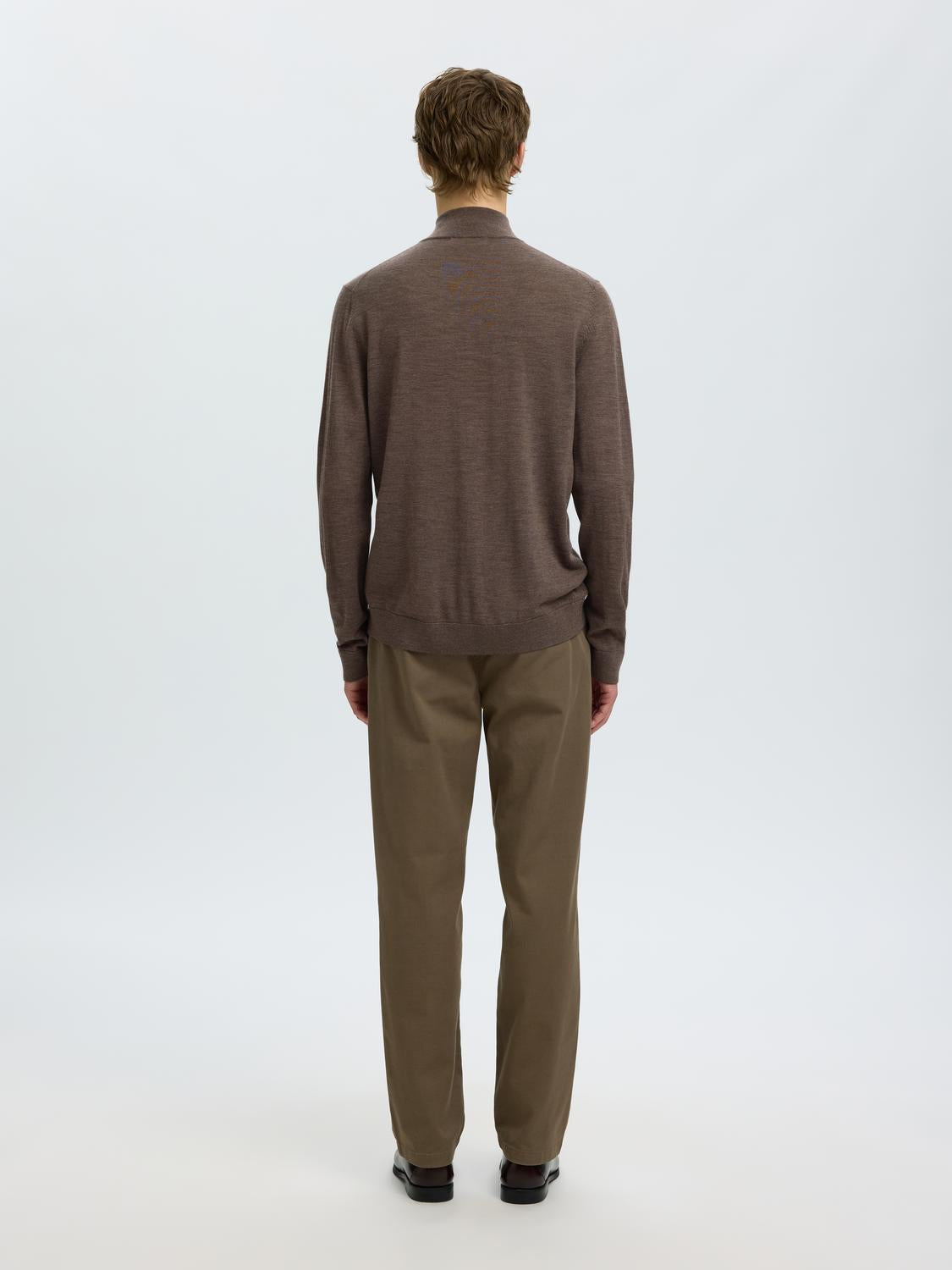 model_shot-back
