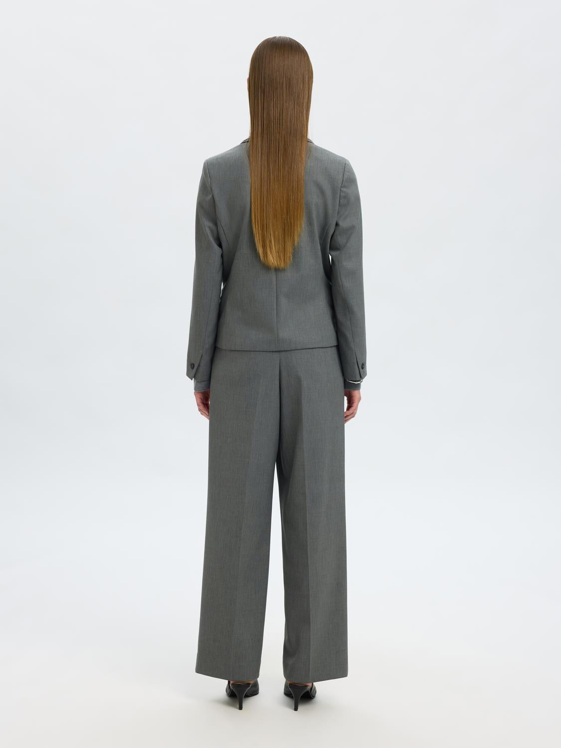 model_shot-back