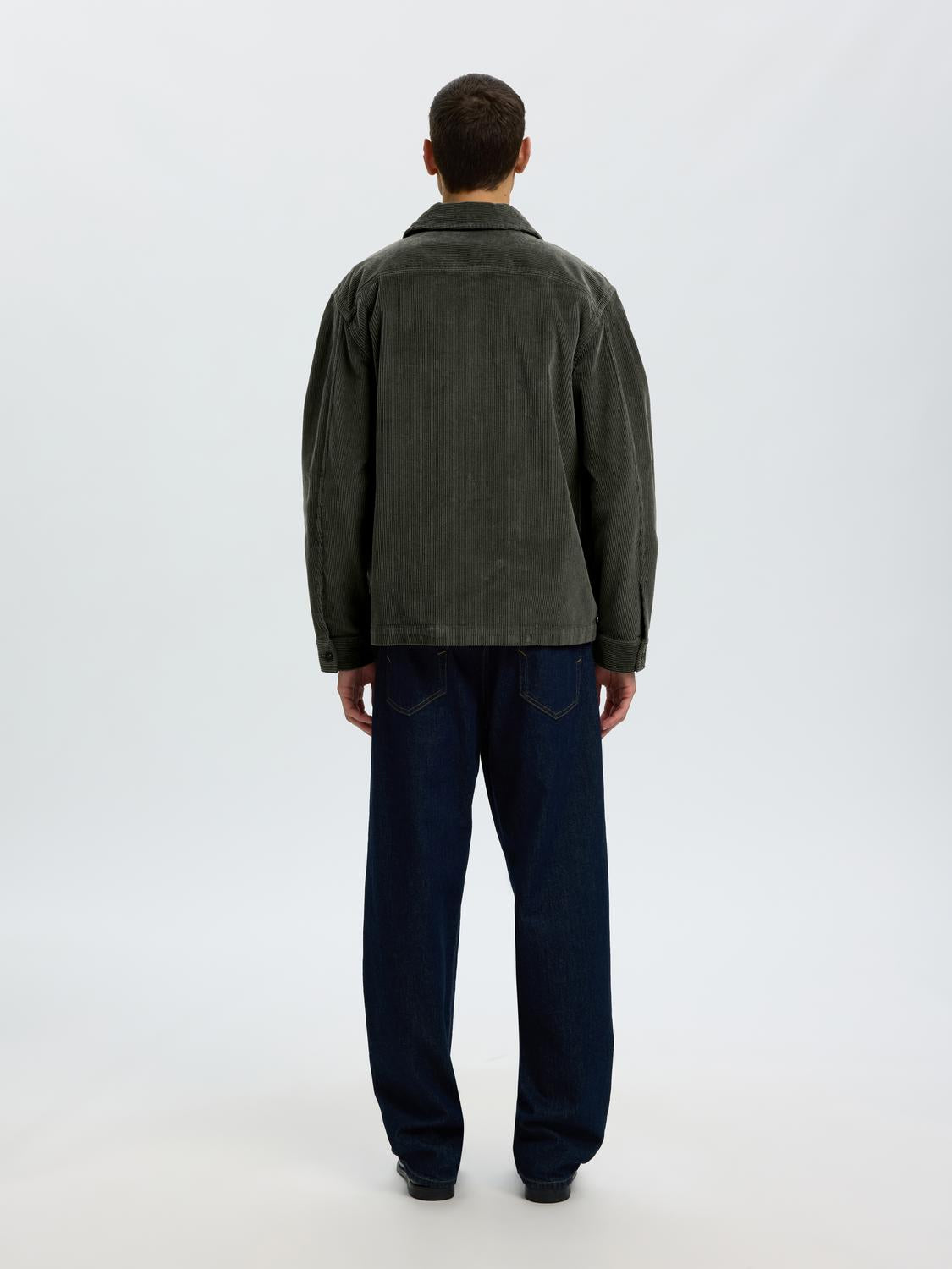 model_shot-back