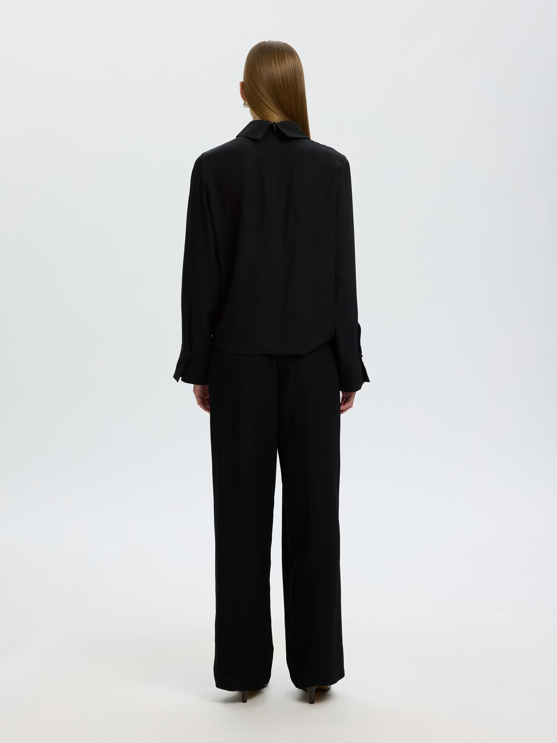 model_shot-back