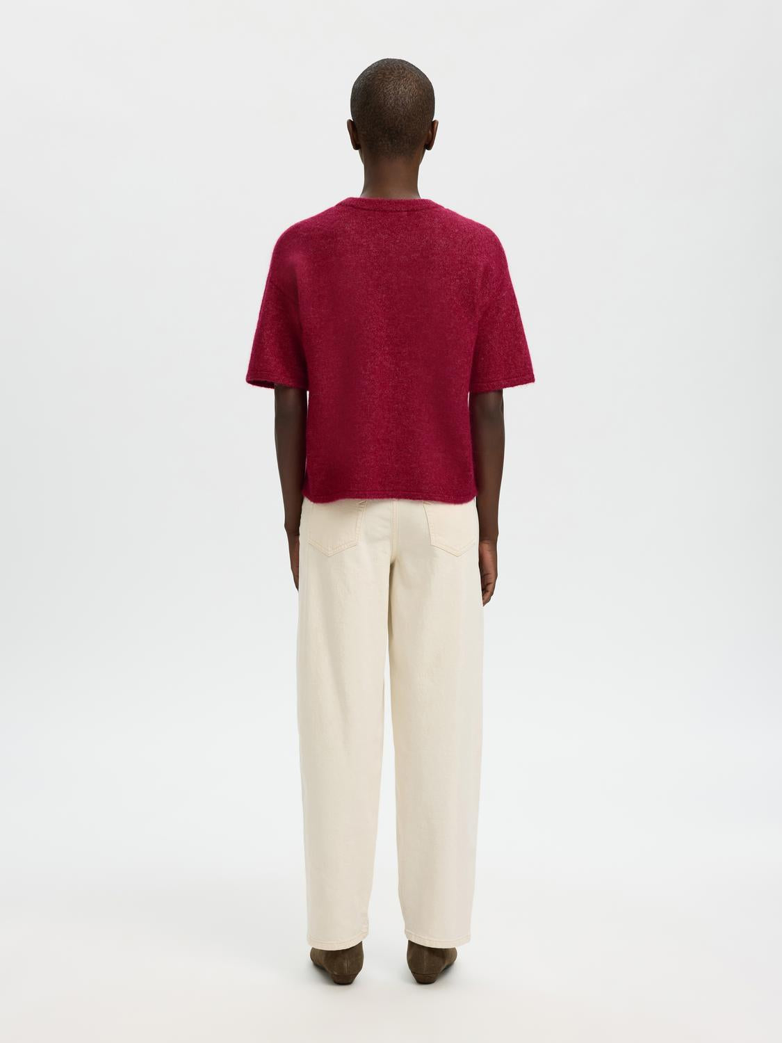 model_shot-back