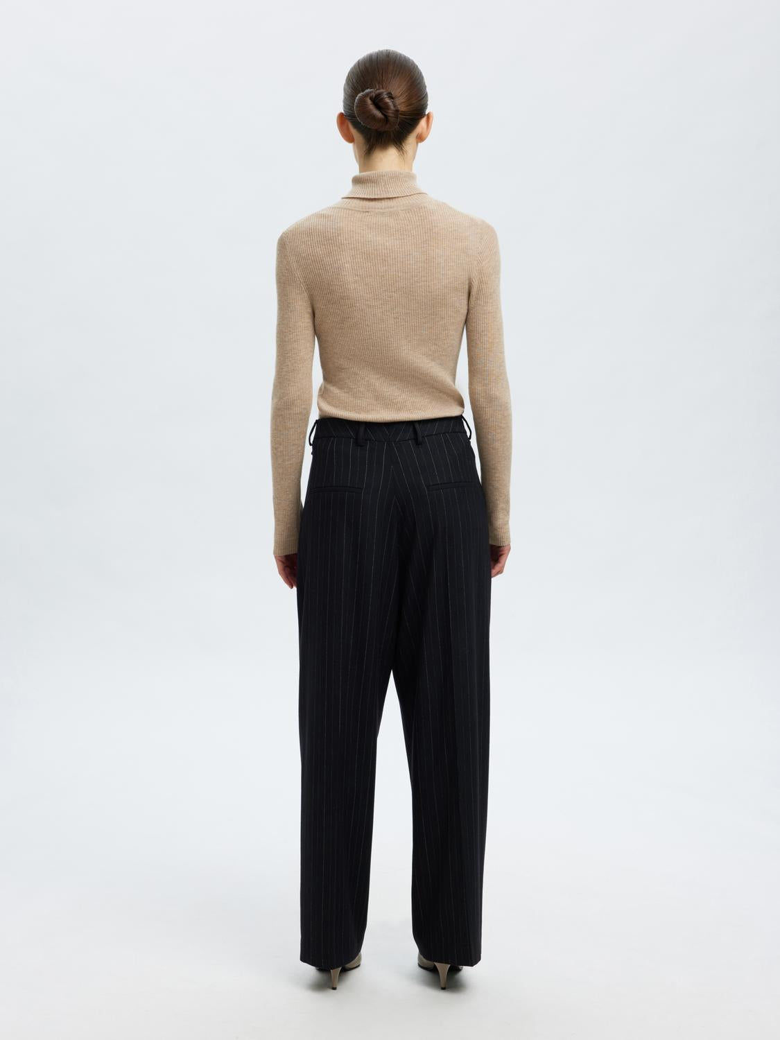 model_shot-back