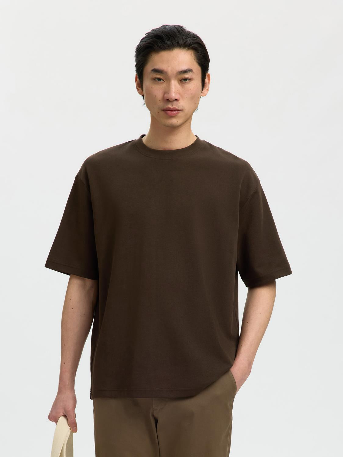 model_shot-front