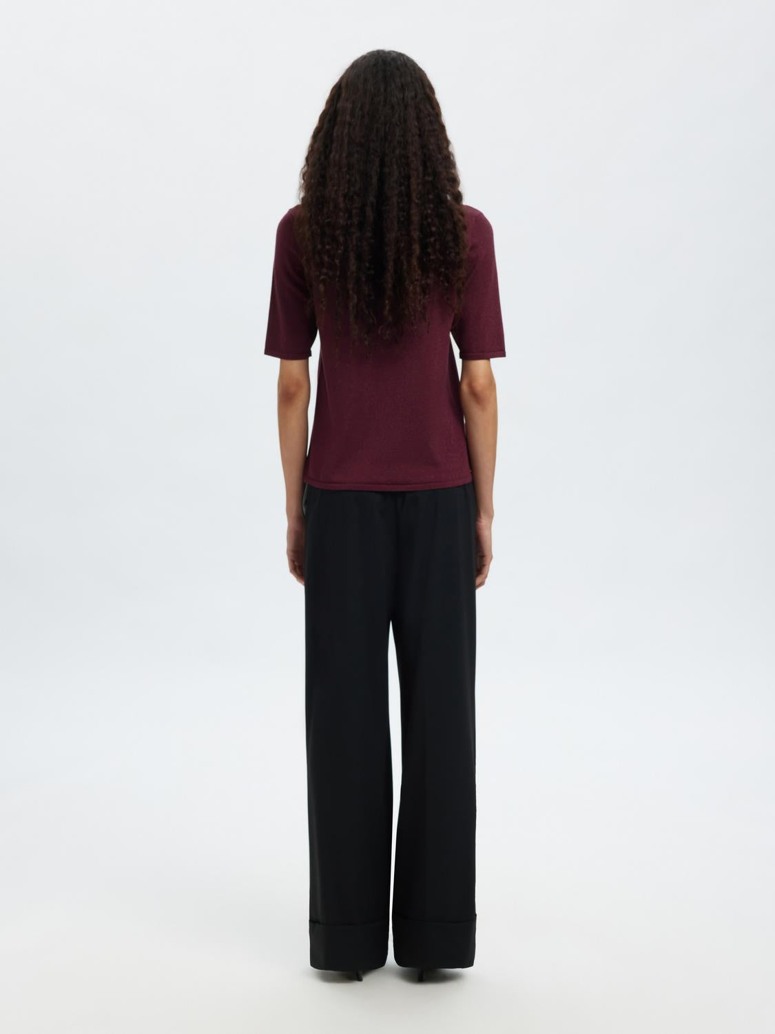 model_shot-back