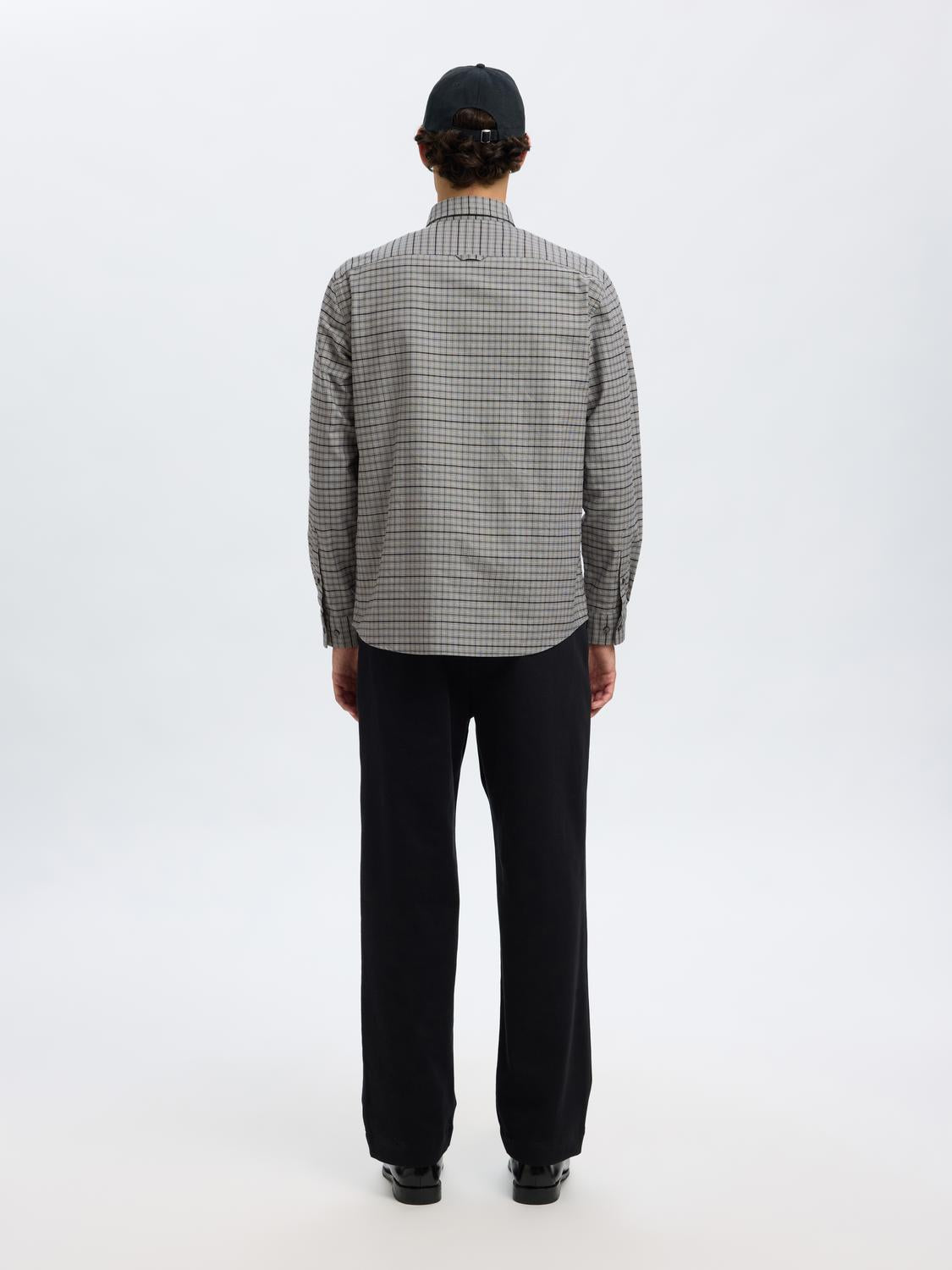 model_shot-back