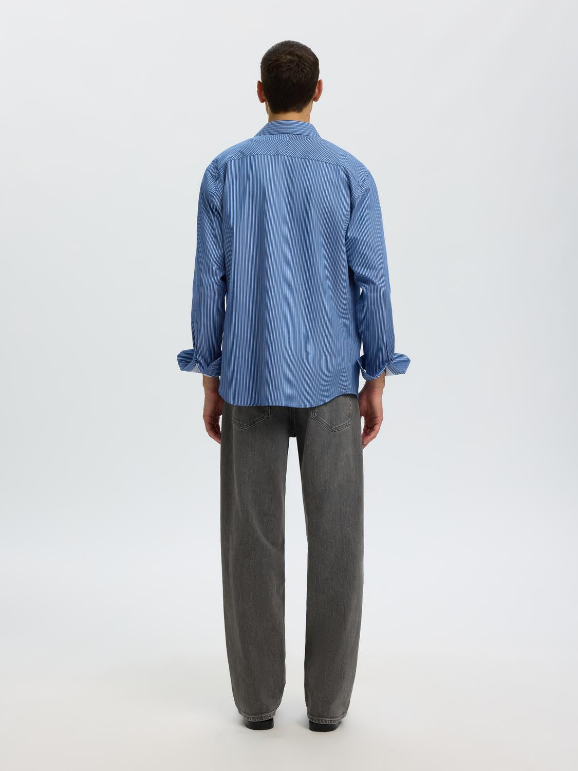 model_shot-back