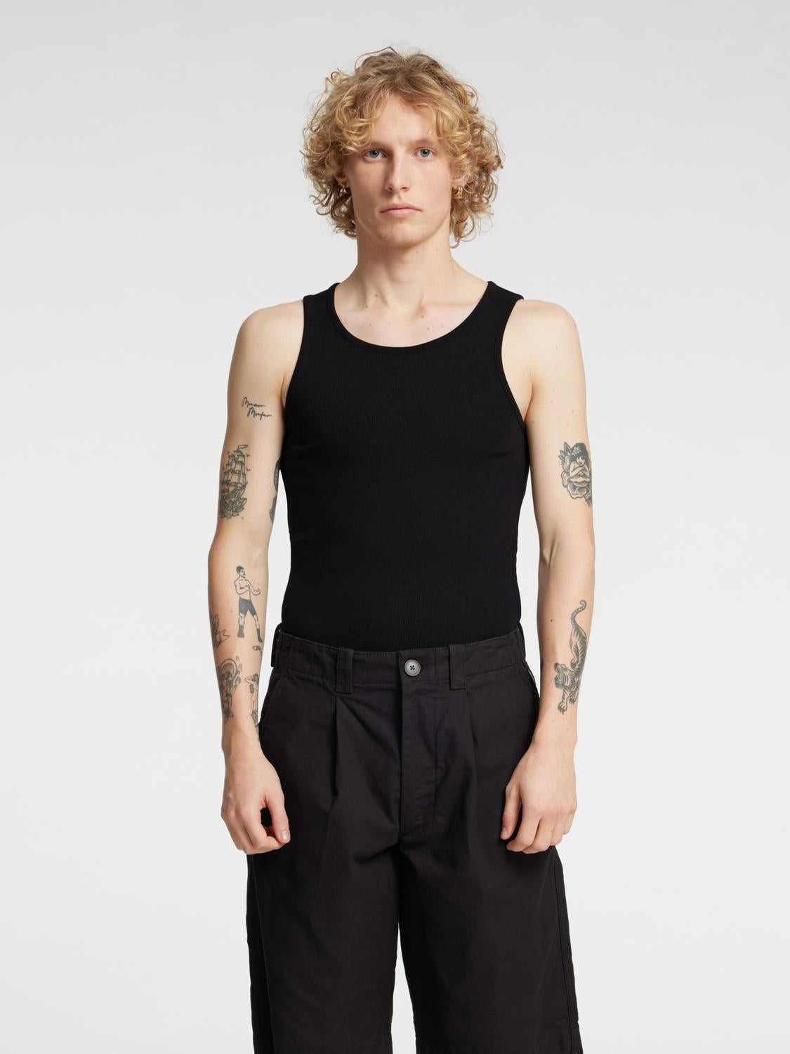 model_shot-front