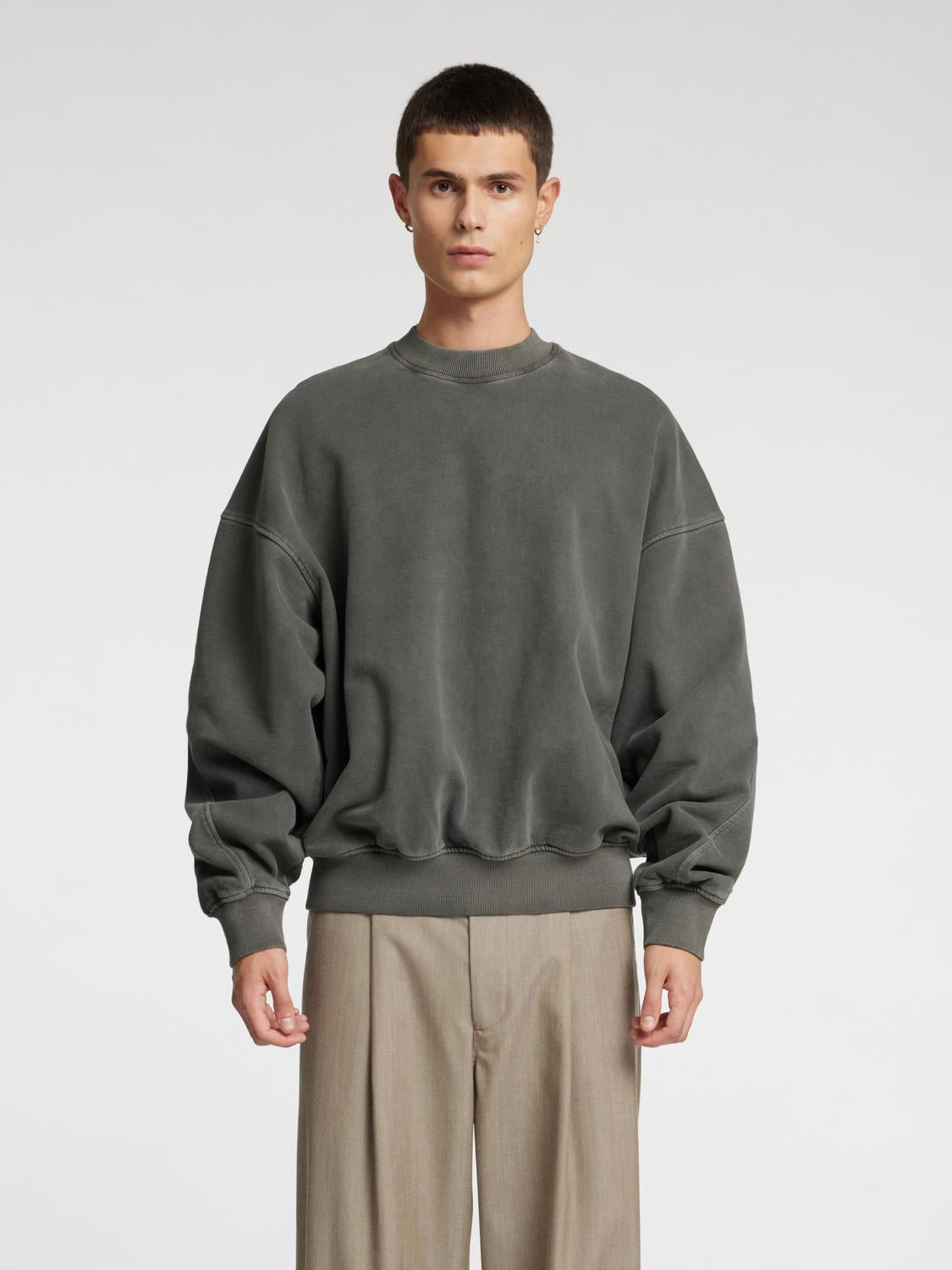 model_shot-front