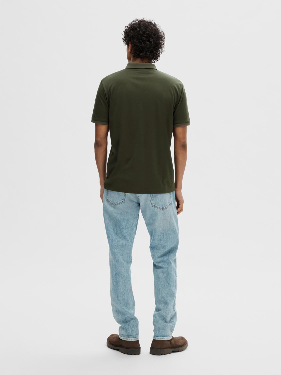 model_shot-back