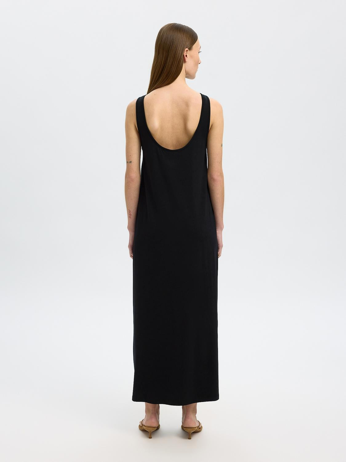 model_shot-back