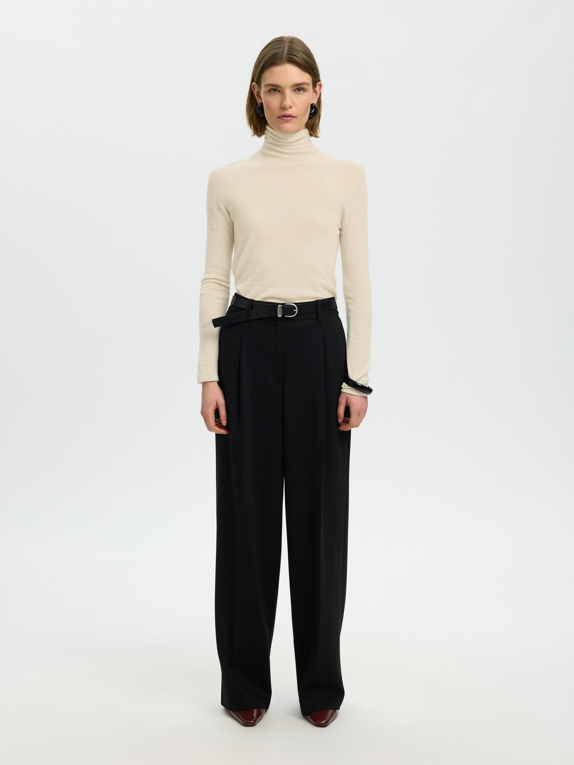 model_shot-front_full
