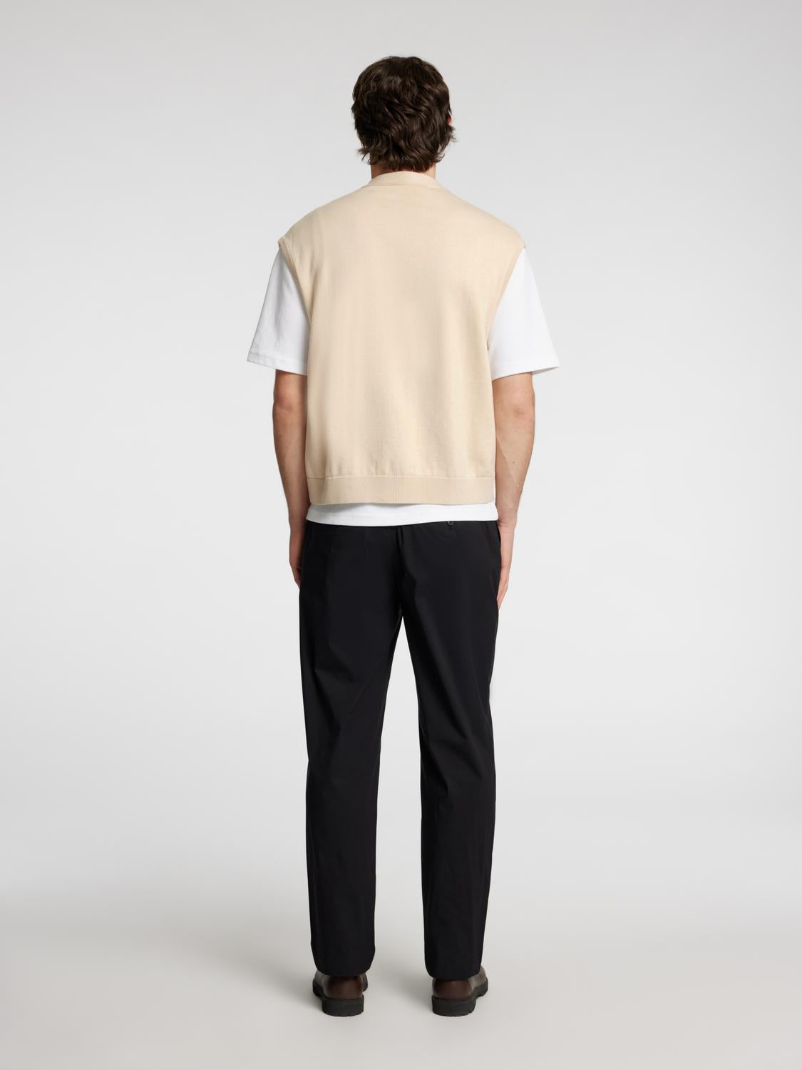 model_shot-back