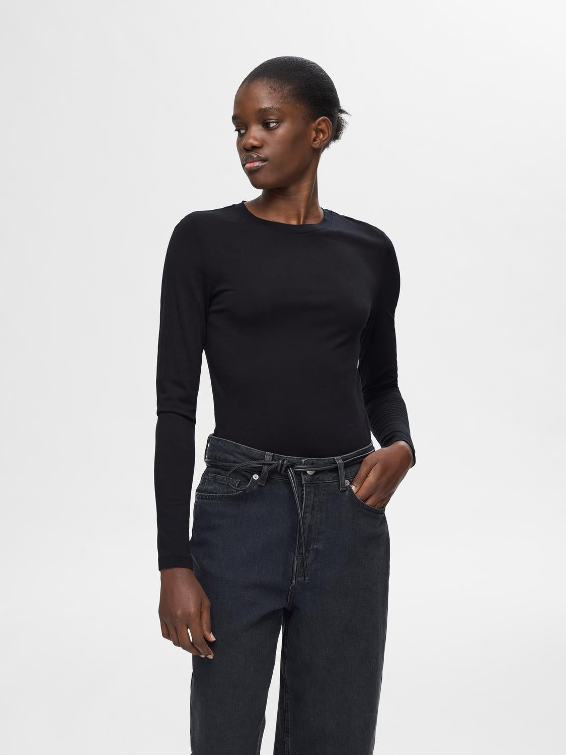 model_shot-front