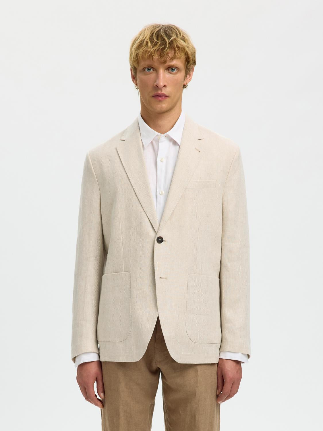 model_shot-front