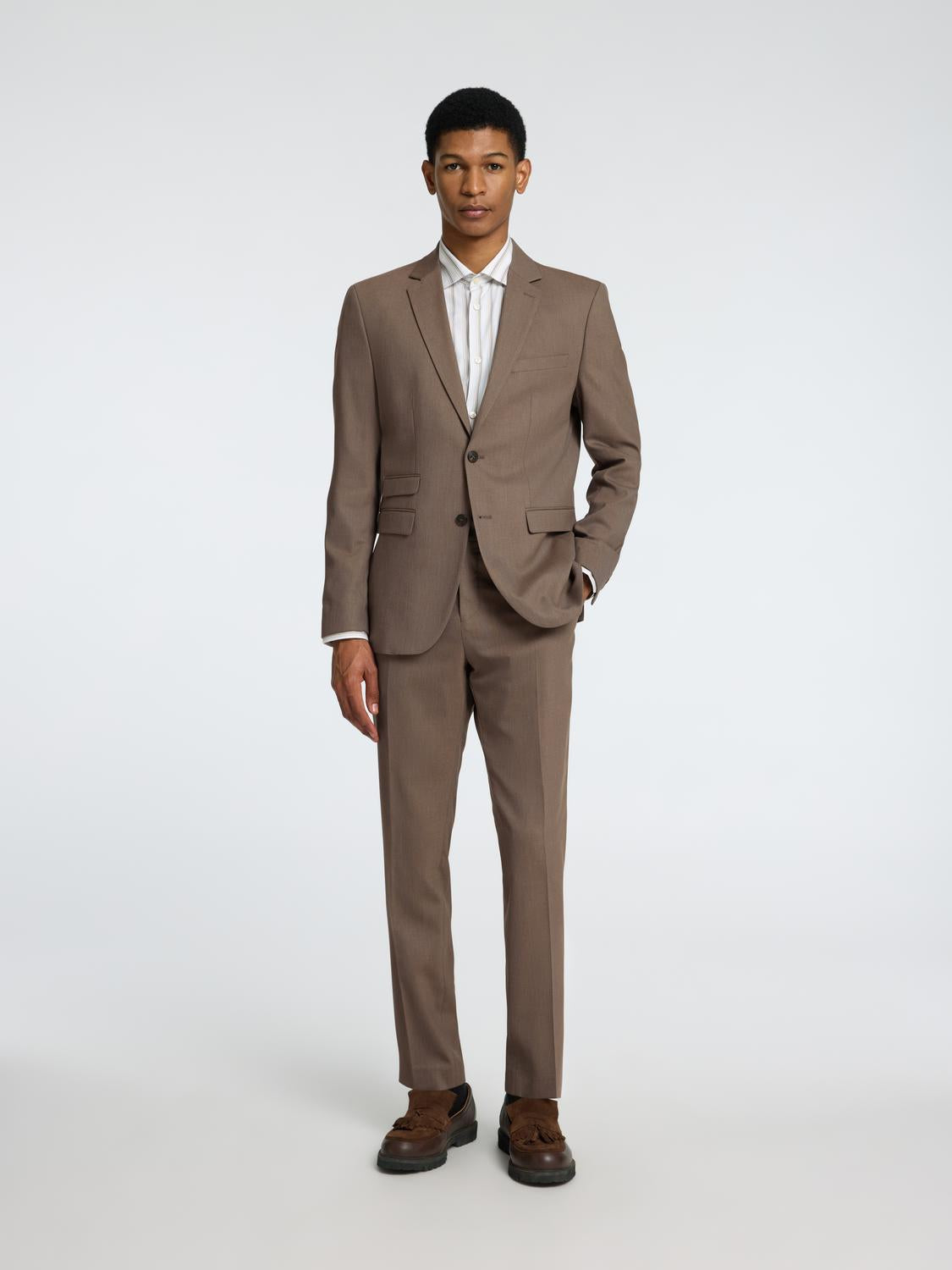 model_shot-front_full