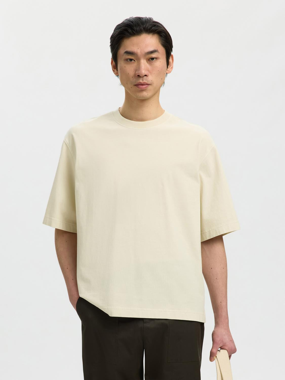 model_shot-front