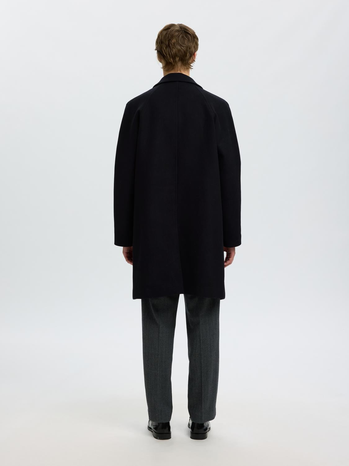 model_shot-back
