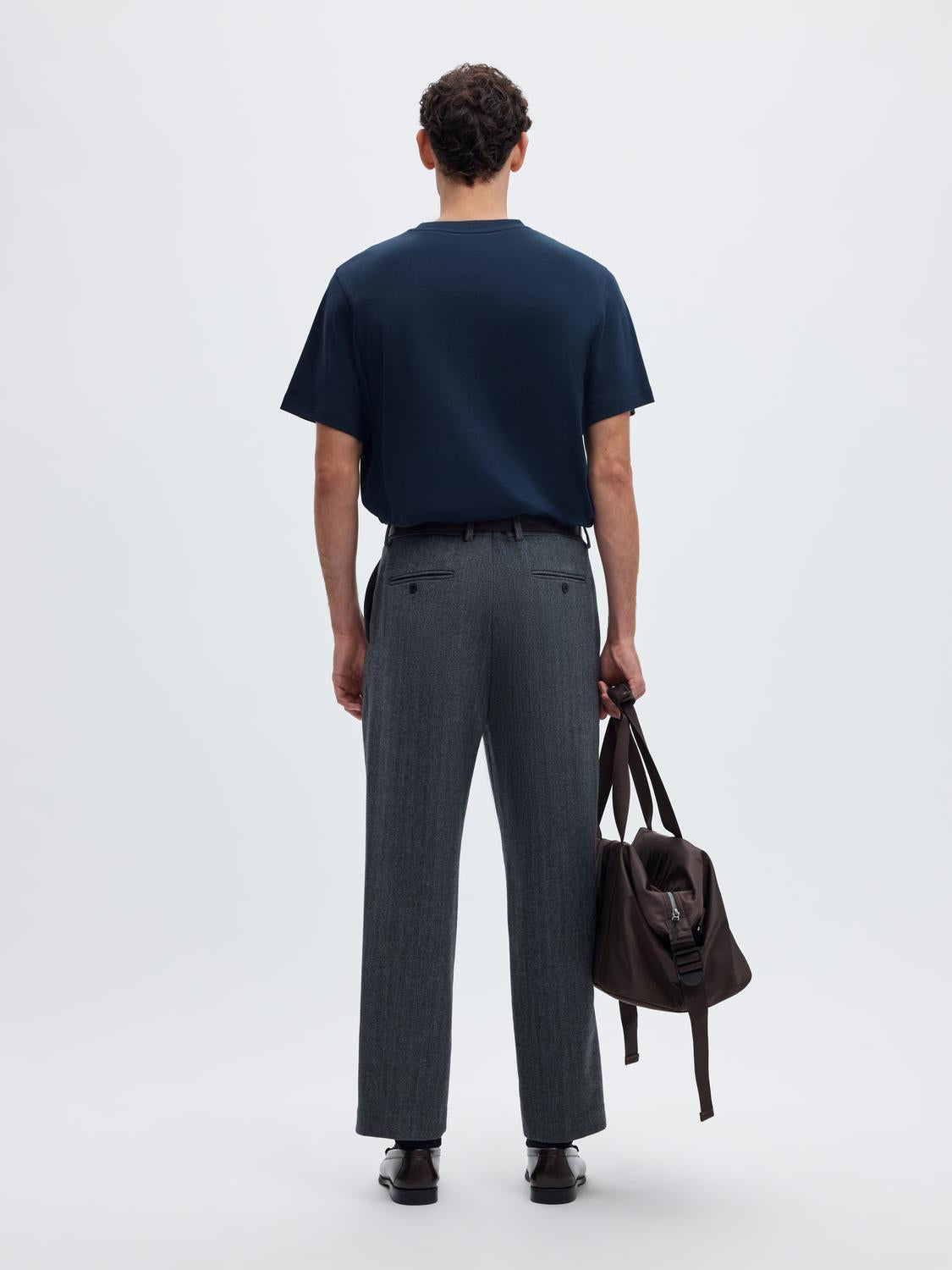 model_shot-back
