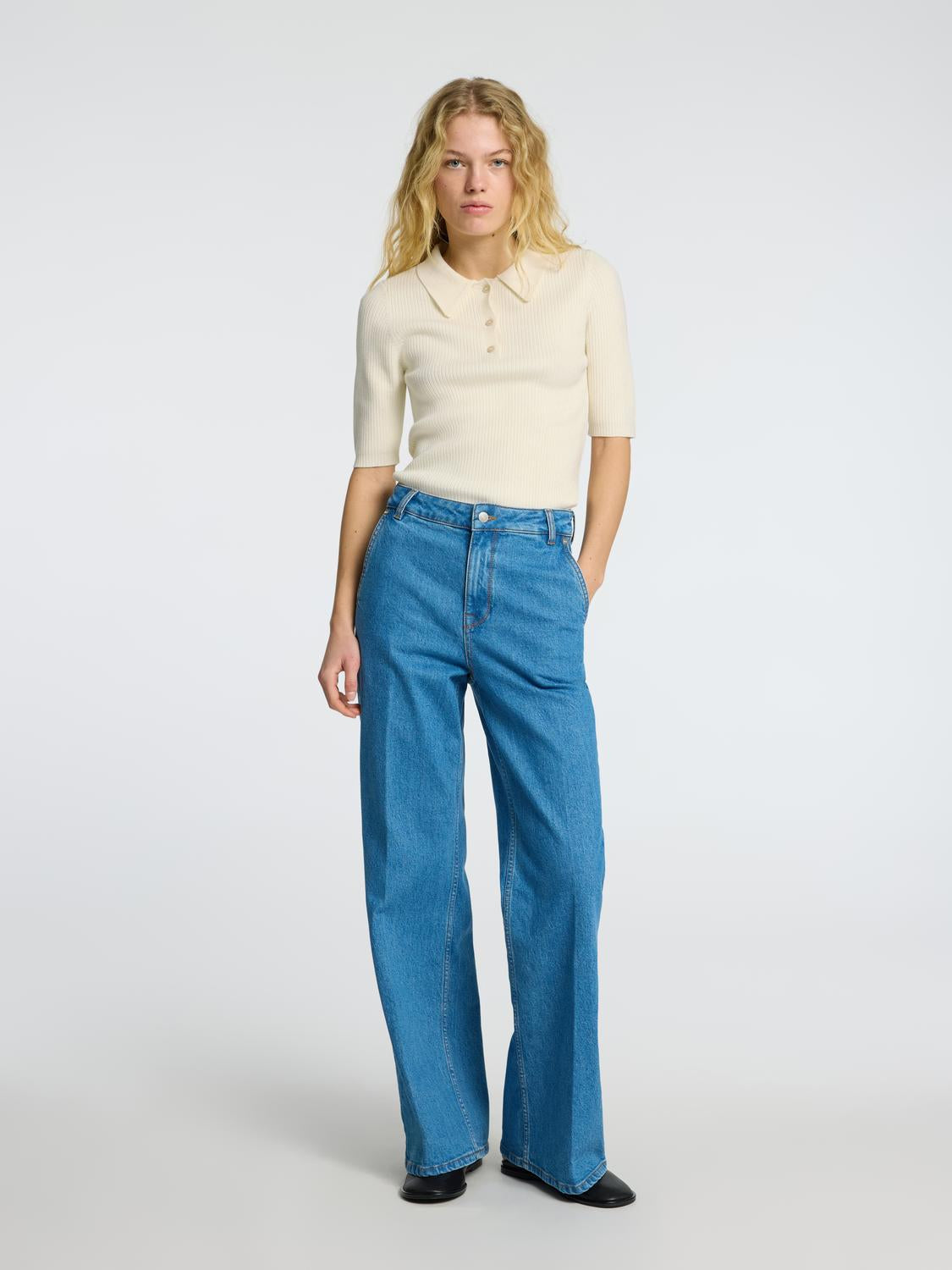 model_shot-front_full