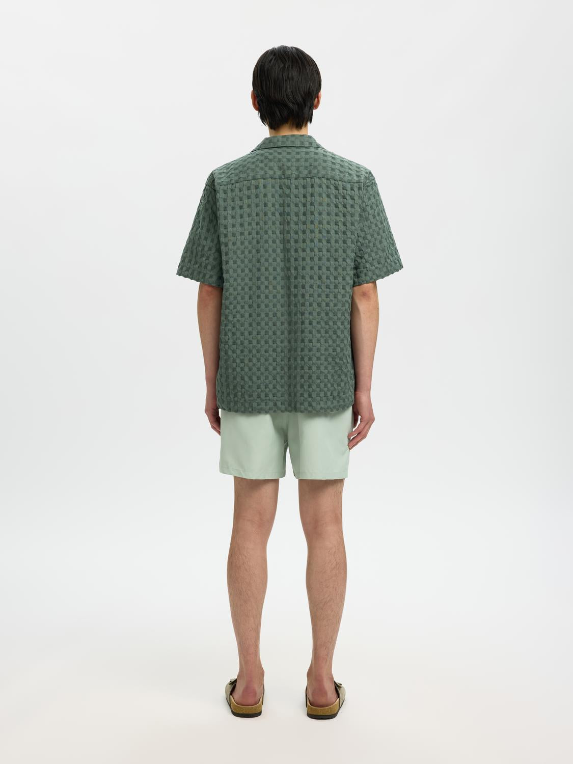 model_shot-back