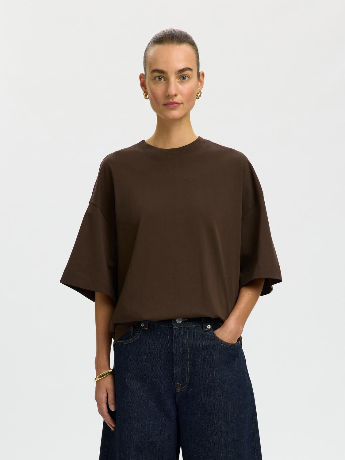model_shot-front