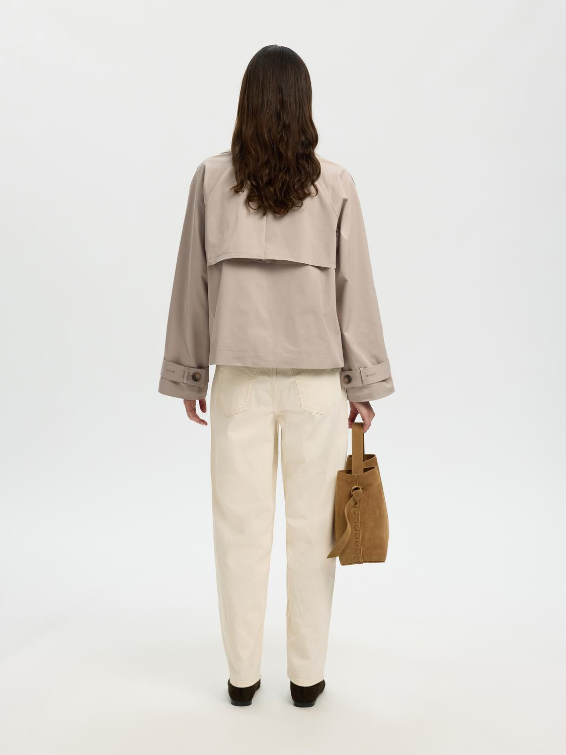 model_shot-back