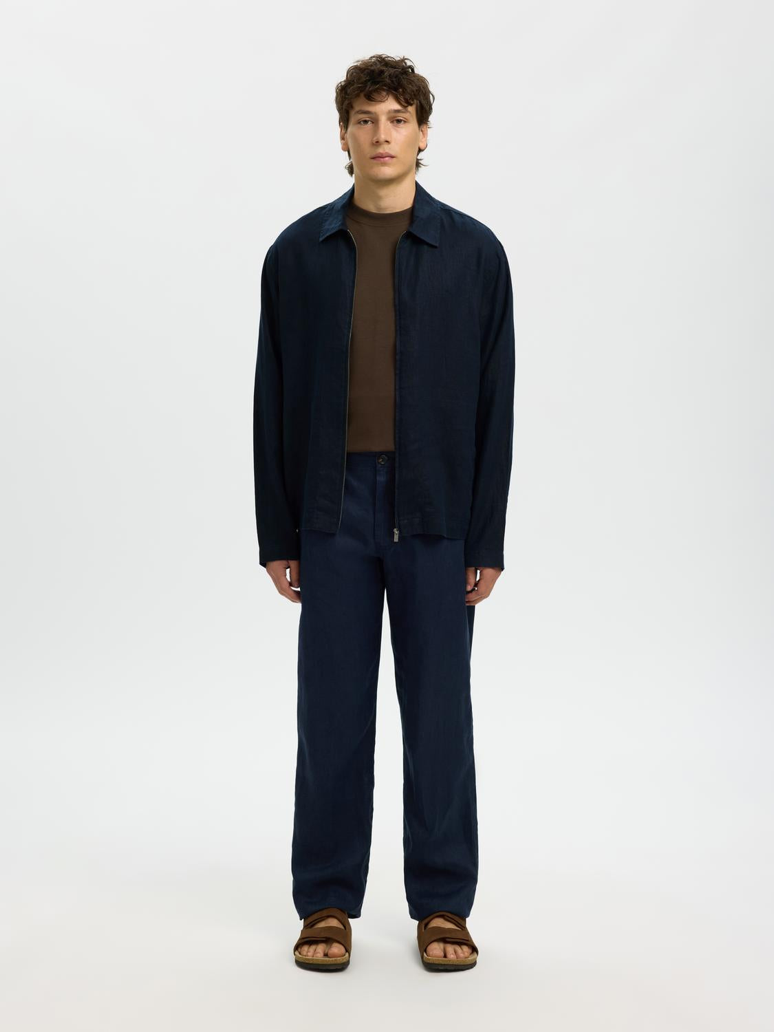 model_shot-front_full