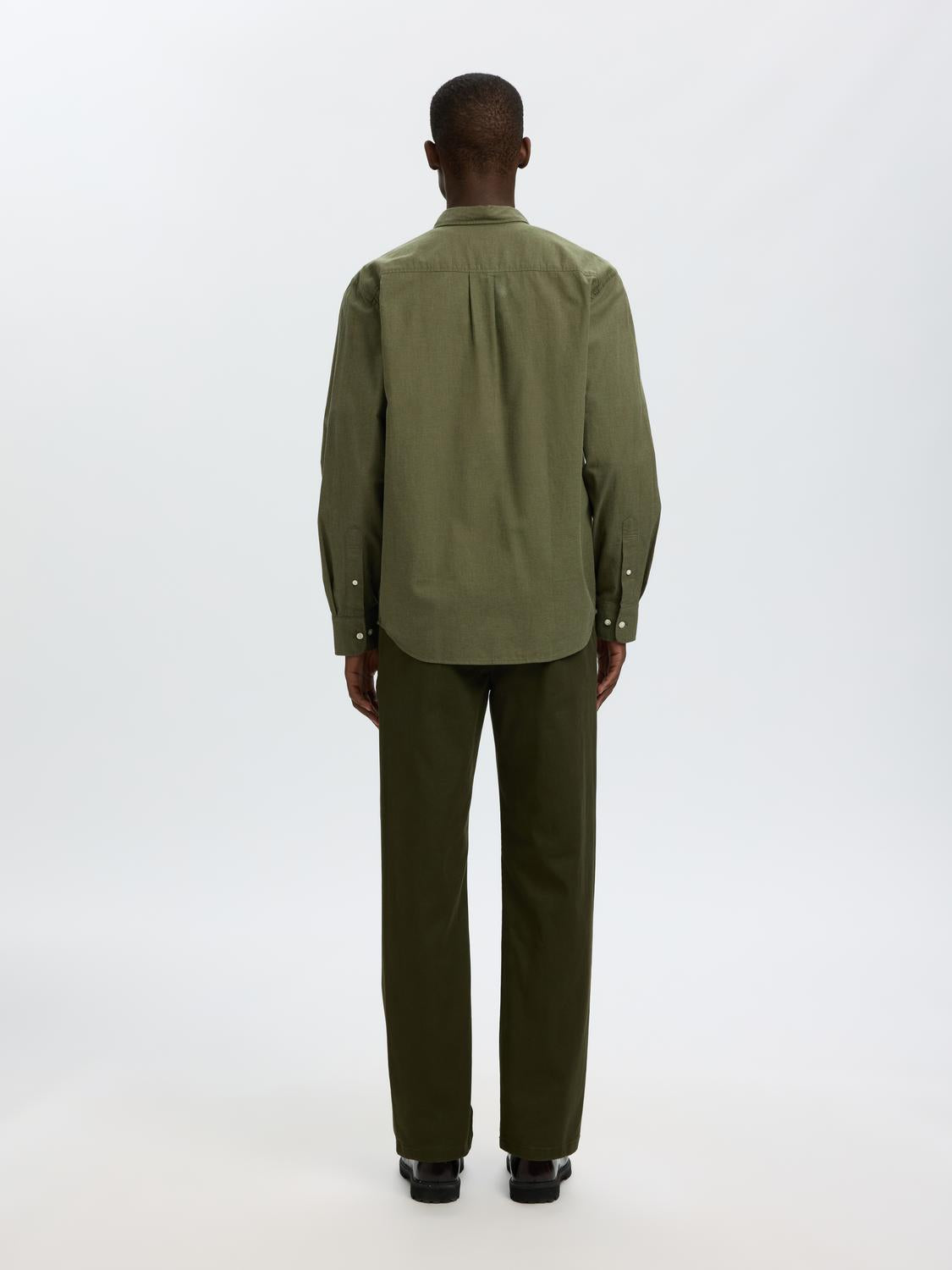 model_shot-back