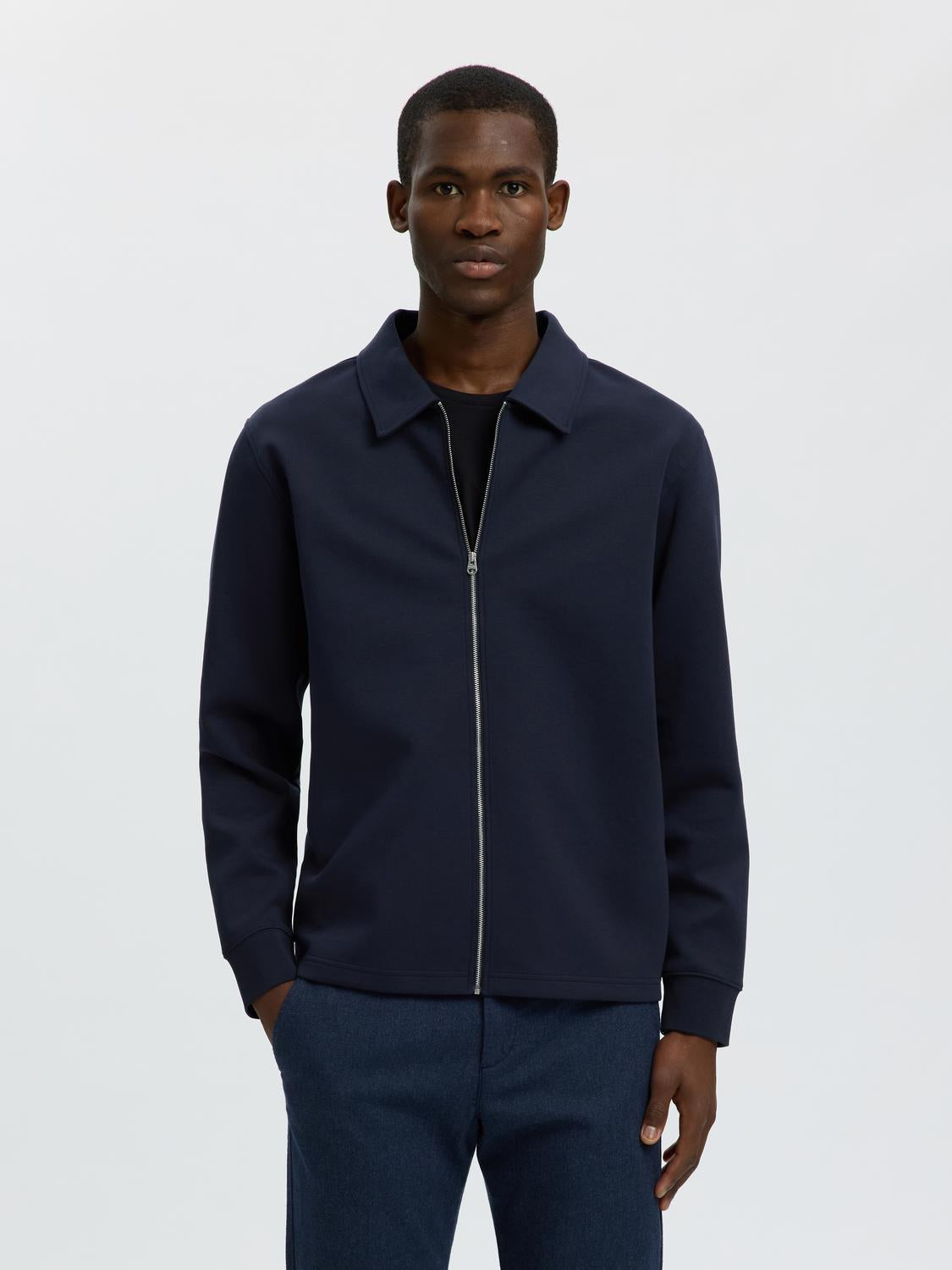 model_shot-front