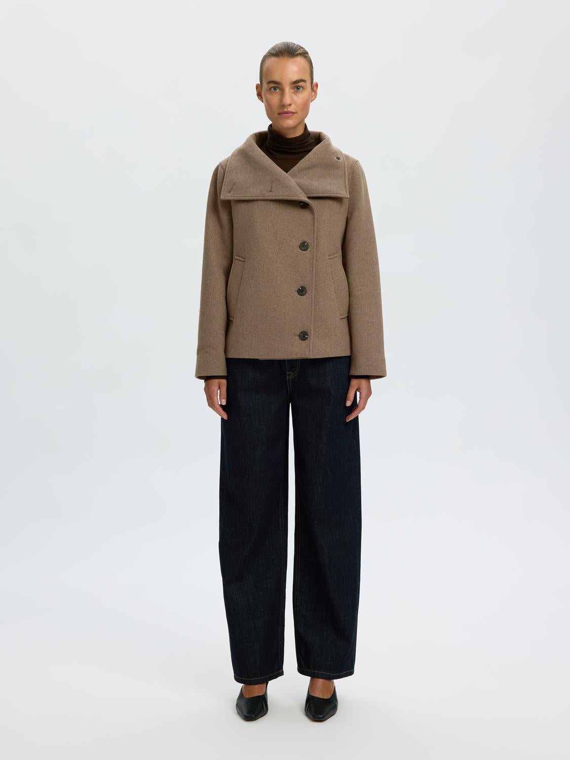 model_shot-front_full