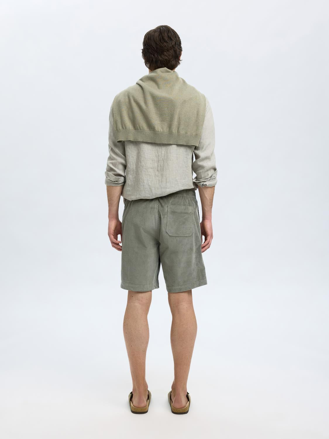 model_shot-back