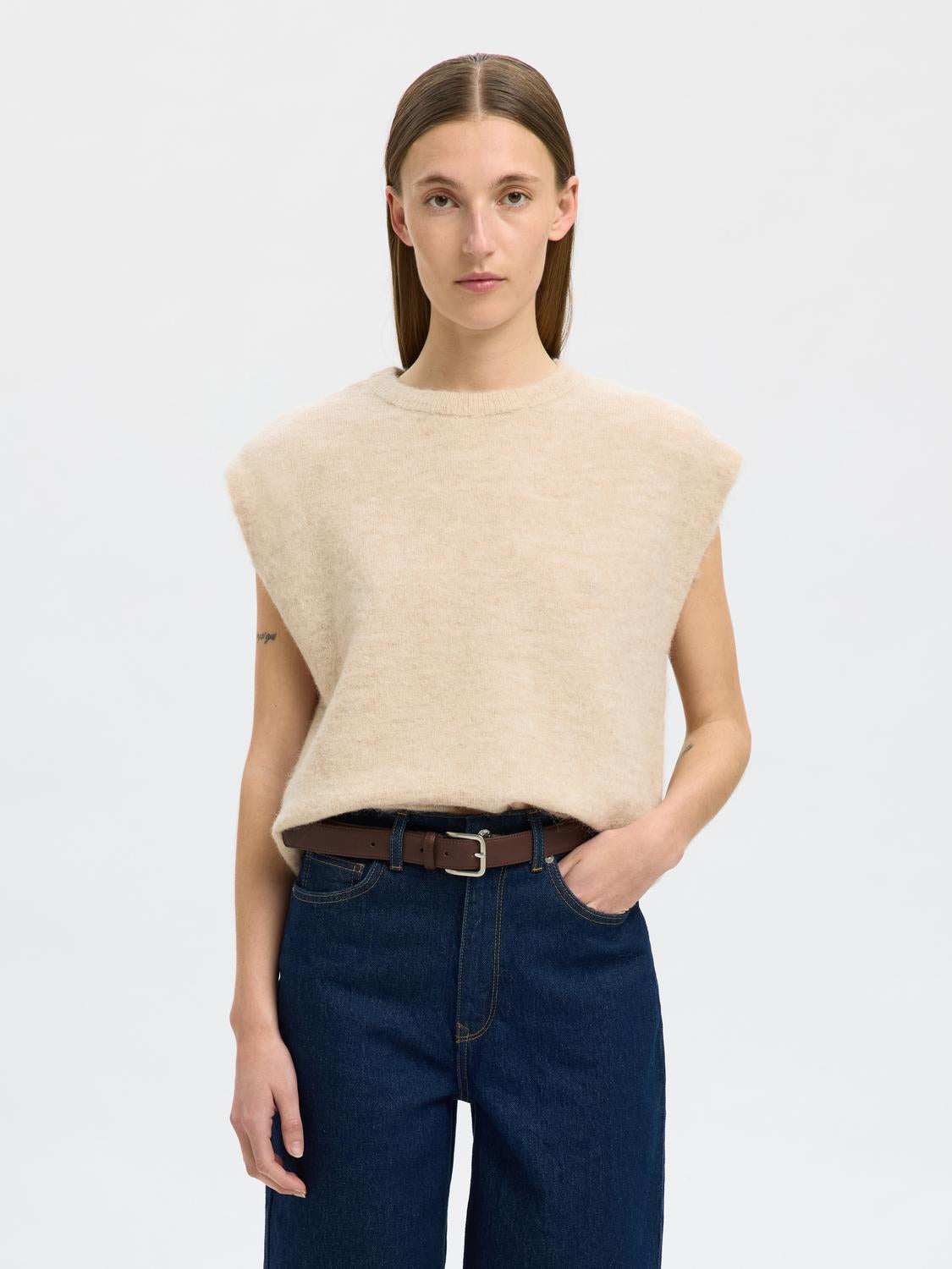 model_shot-front