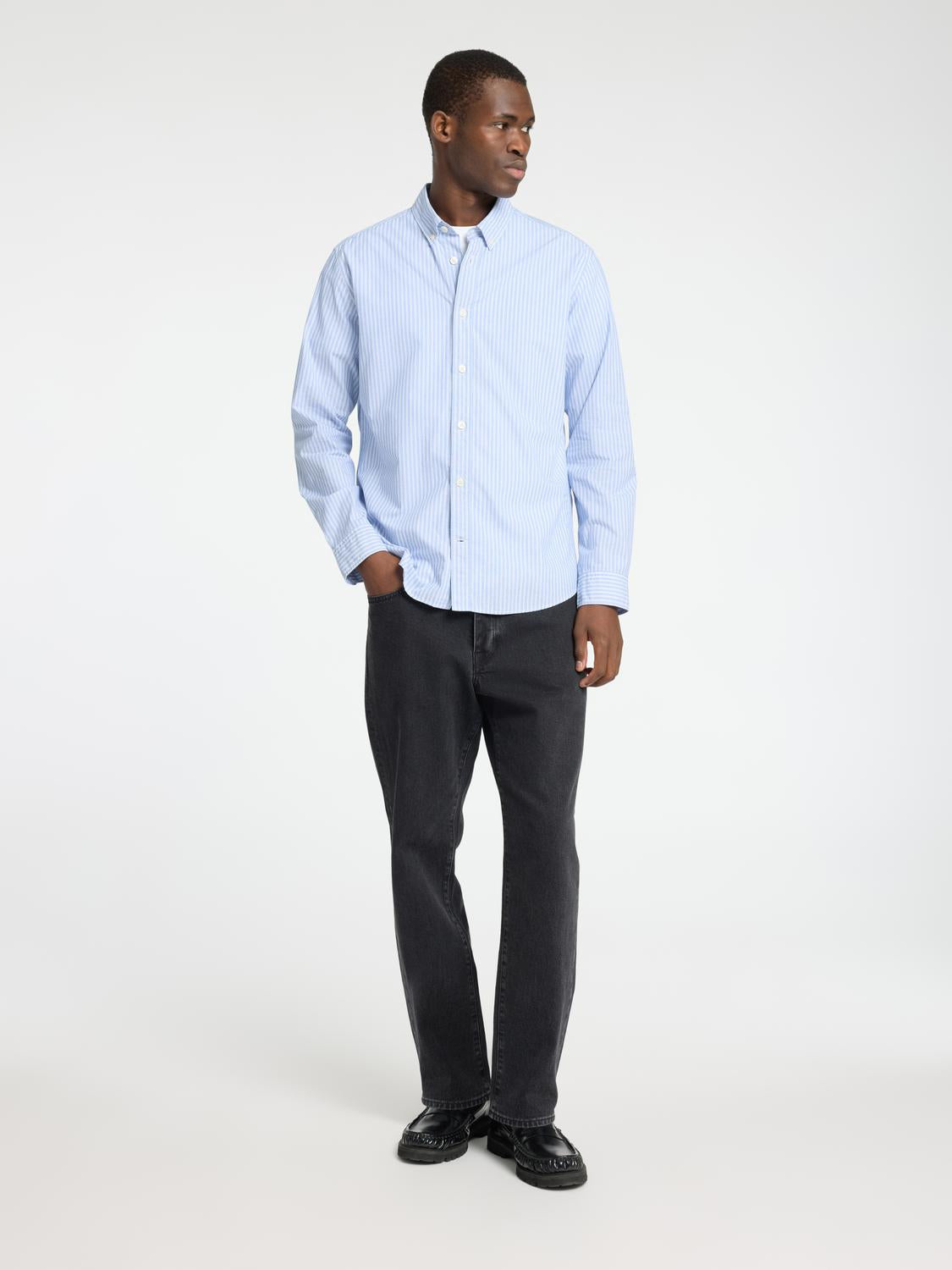 model_shot-front_full