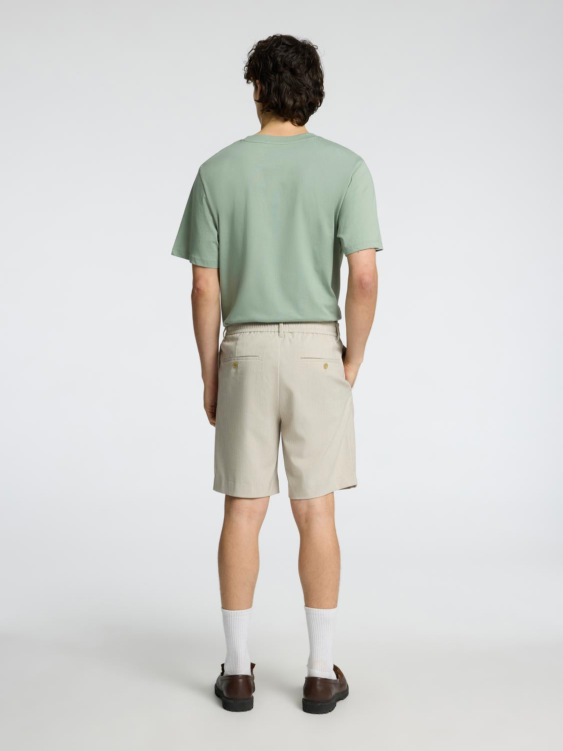 model_shot-back