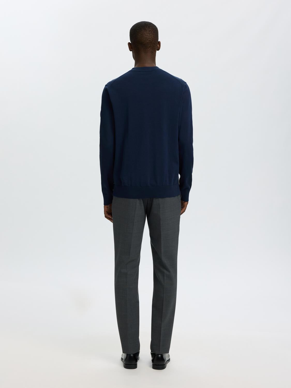 model_shot-back